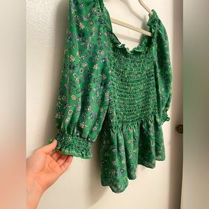 Max Studio Women Green Top Blouse Shirt
Smocked Short Sleeve Floral